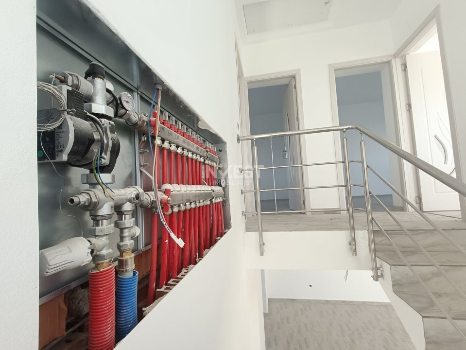 Casa cu 4 camere, incalzire pardoseala. Rediu - 3km de Rond Pacurari - 11