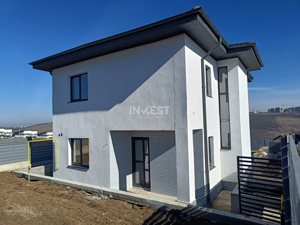 Casa cu 4 camere, incalzire pardoseala. Rediu - 3km de Rond Pacurari - 12