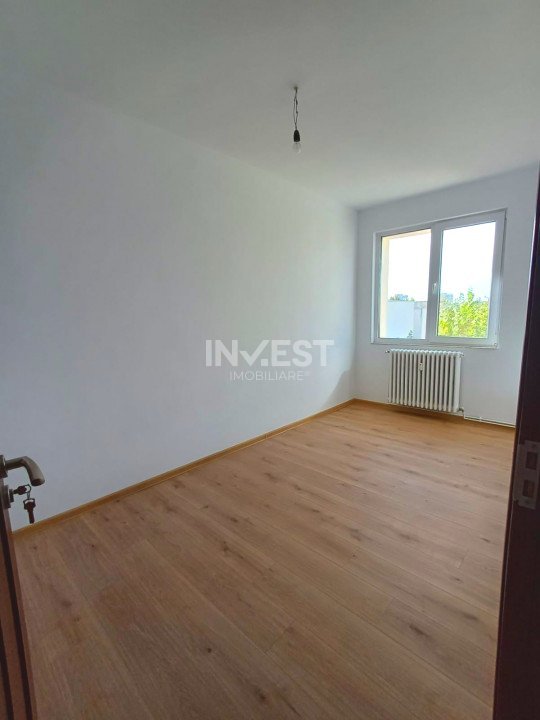 Apartament 3 camere - Podu Roș, Splai Bahlui - 76.500 euro - 3