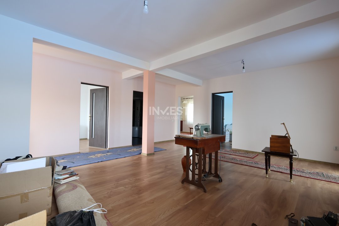 Casă de vânzare în Rediu – Spațiu Generos pentru Două Familii - 7