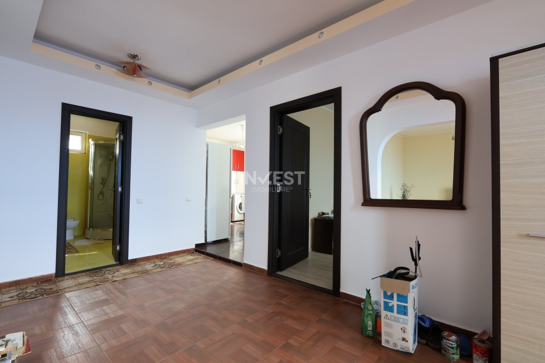 Casă de vânzare în Rediu – Spațiu Generos pentru Două Familii - 4