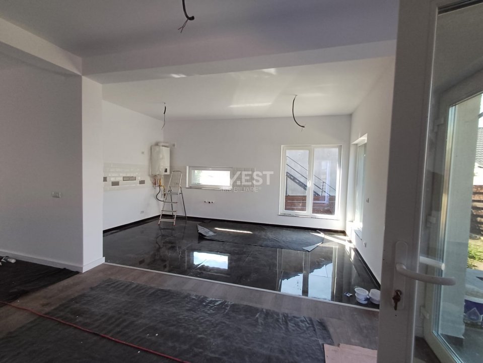 Casă de vânzare în MIROSLAVA , 4 camere - 9