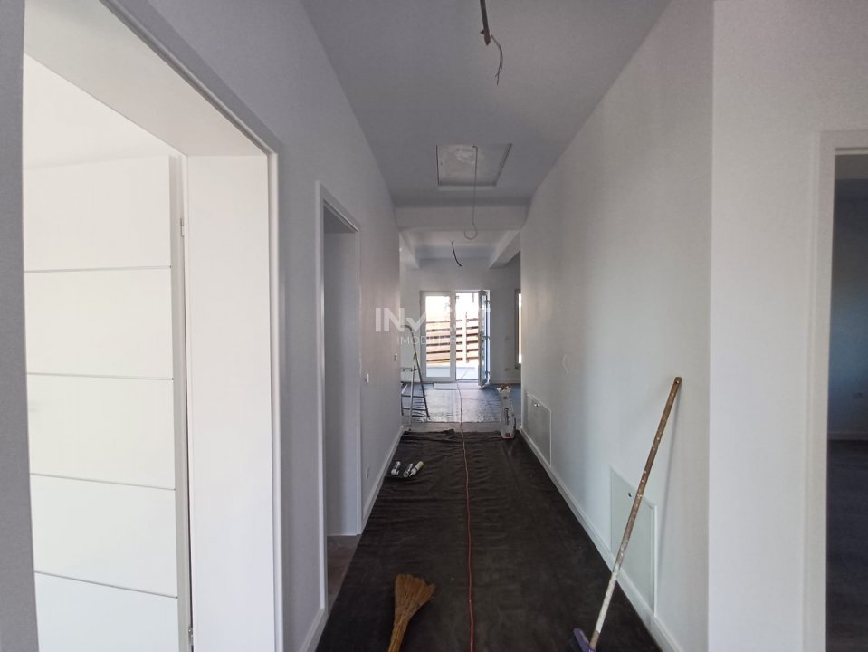 Casă de vânzare în MIROSLAVA , 4 camere - 10