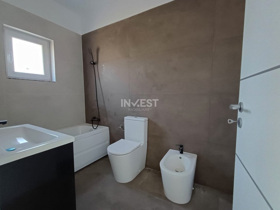 Casă de vânzare în MIROSLAVA , 4 camere - 8