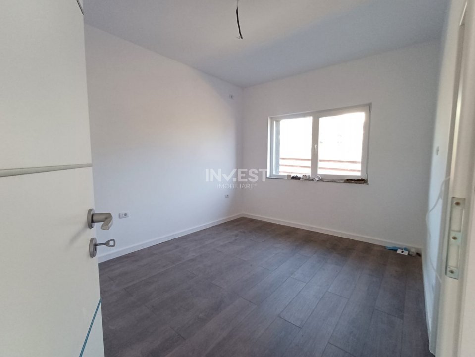 Casă de vânzare în MIROSLAVA , 4 camere - 7