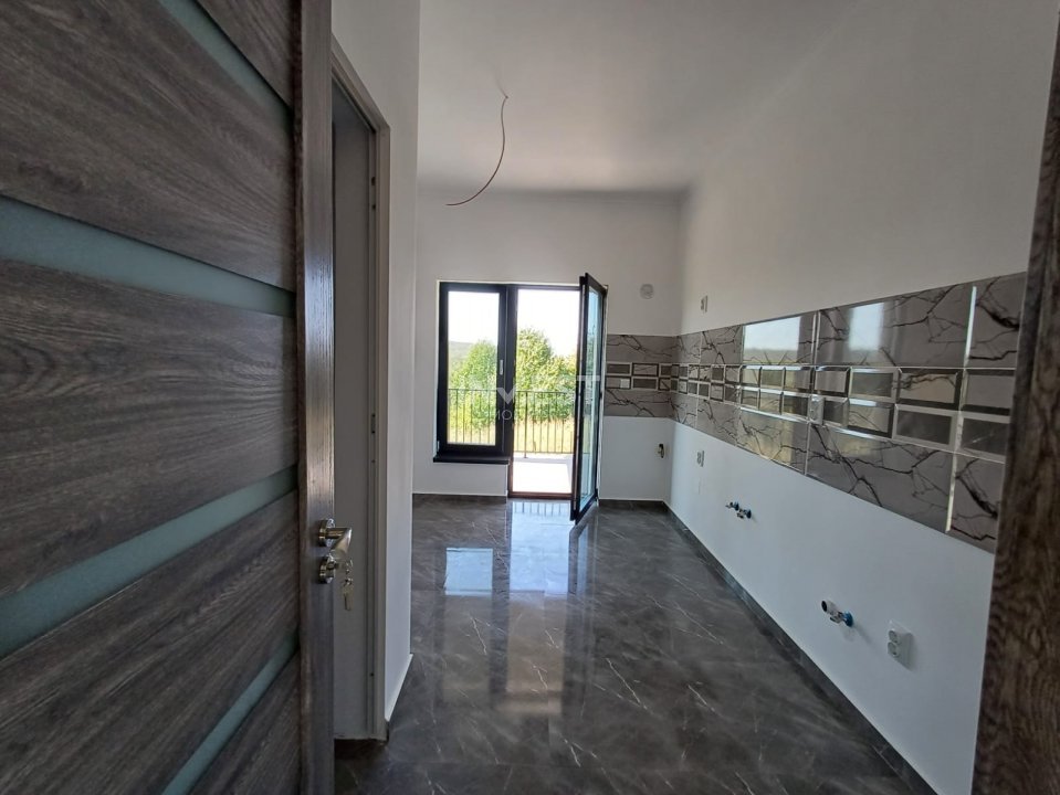 Casă cu 4 camere, 2 băi, beci spațios și 400 mp teren - 14