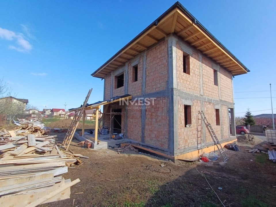 CASA CU 4 CAMERE SI 476 MP TEREN , CAPAT CUG 