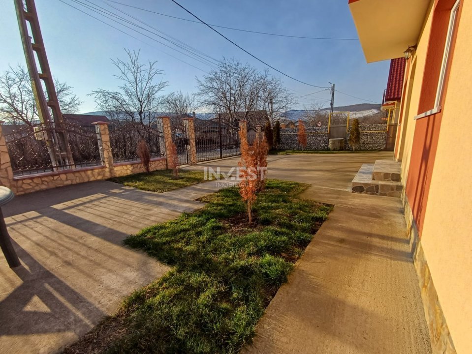 CASA CU 4 CAMERE IN VOINESTI , 825MP DE TEREN  - 9