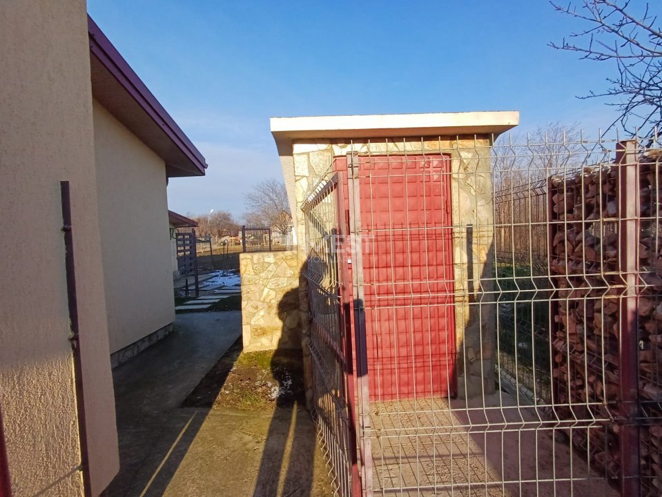 CASA CU 4 CAMERE IN VOINESTI , 825MP DE TEREN  - 11