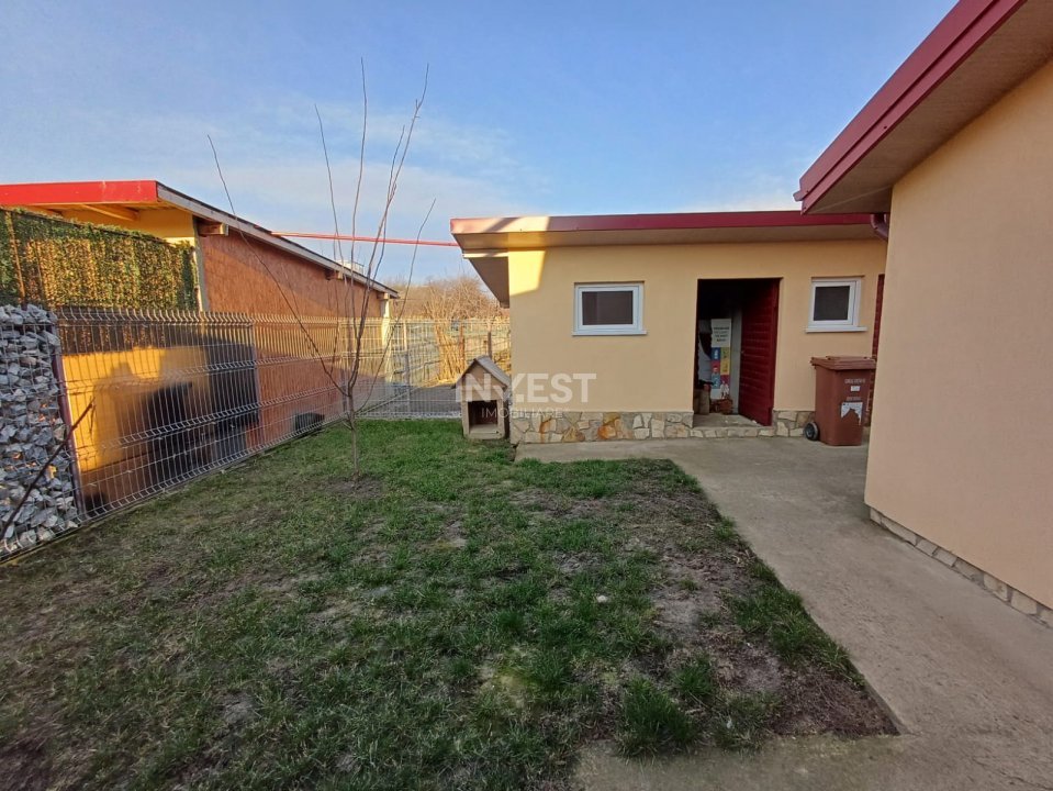 CASA CU 4 CAMERE IN VOINESTI , 825MP DE TEREN  - 16