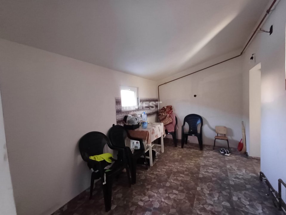 CASA CU 4 CAMERE IN VOINESTI , 825MP DE TEREN  - 17