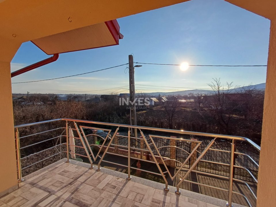 CASA CU 4 CAMERE IN VOINESTI , 825MP DE TEREN  - 18