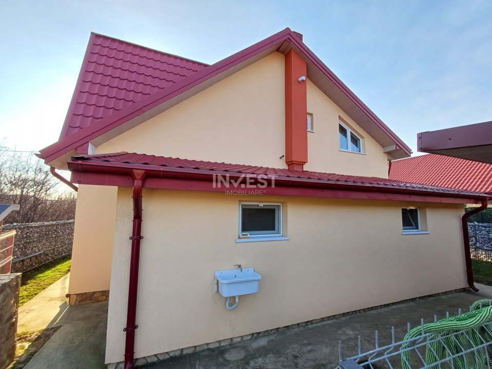 CASA CU 4 CAMERE IN VOINESTI , 825MP DE TEREN  - 4