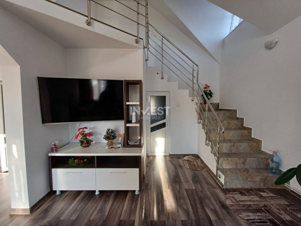 CASA CU 4 CAMERE IN VOINESTI , 825MP DE TEREN  - 23