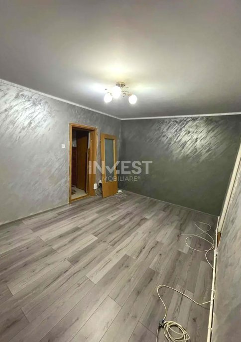 Apartament 3 camere - etaj 1 - Podu Roș 