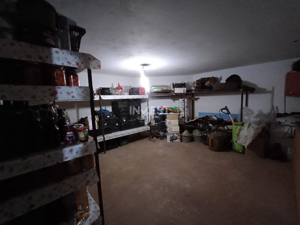 Vila cu  7 camere in Galata  cu toate utilitatile si  1200 mp de teren - 9