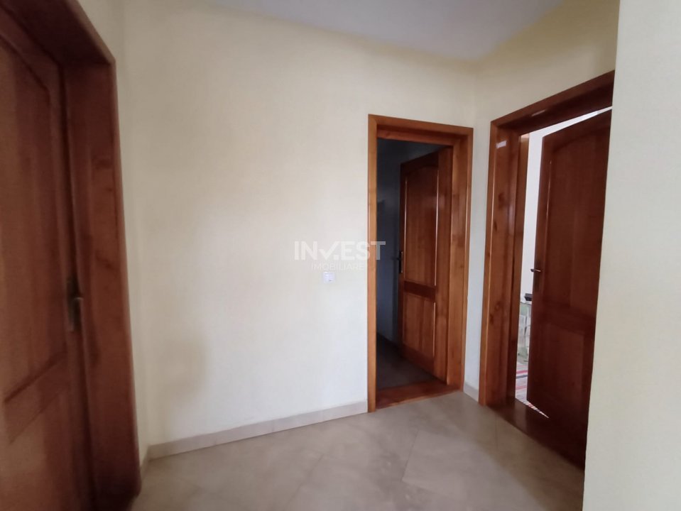 Vila cu  7 camere in Galata  cu toate utilitatile si  1200 mp de teren - 12