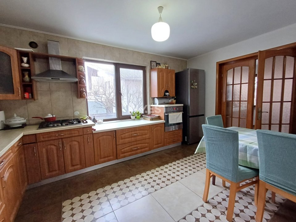 Vila cu  7 camere in Galata  cu toate utilitatile si  1200 mp de teren - 14