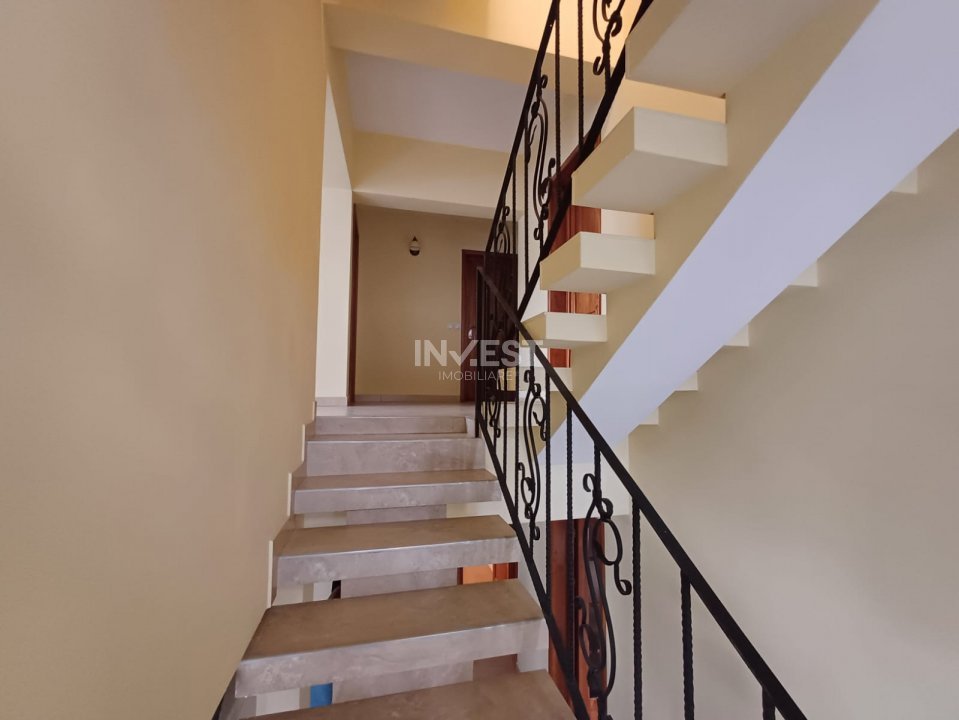 Vila cu  7 camere in Galata  cu toate utilitatile si  1200 mp de teren - 15