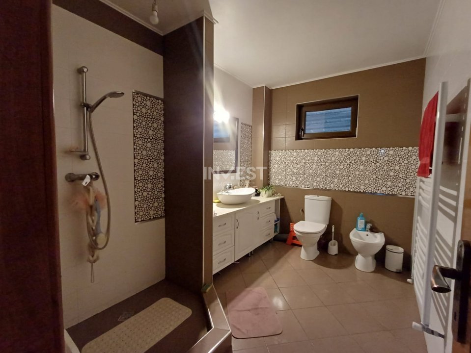 Vila cu  7 camere in Galata  cu toate utilitatile si  1200 mp de teren - 22