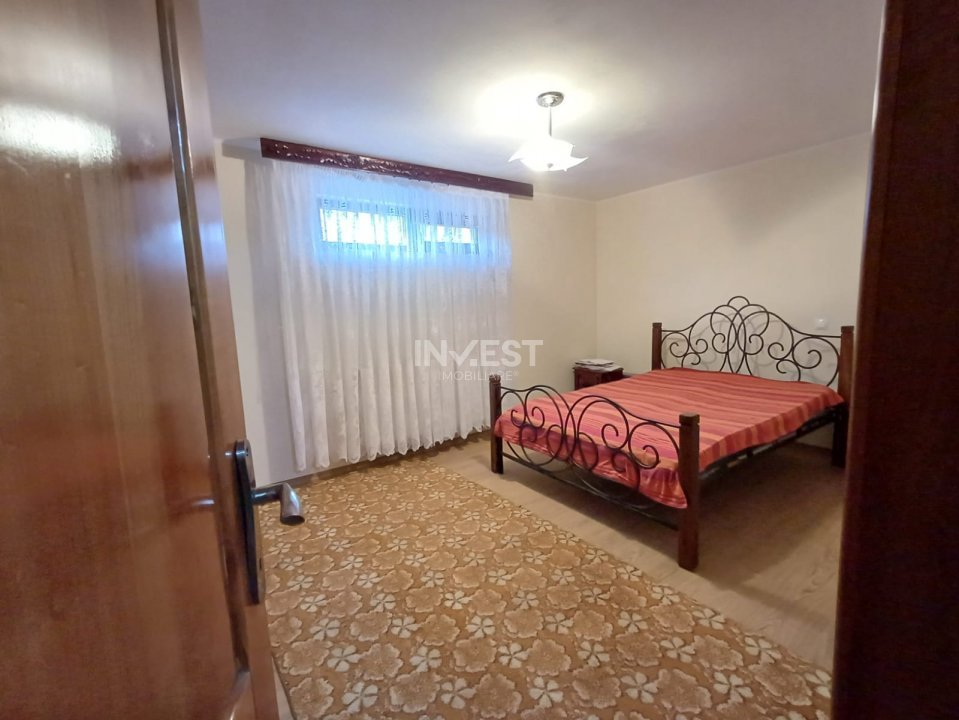 Vila cu  7 camere in Galata  cu toate utilitatile si  1200 mp de teren - 24