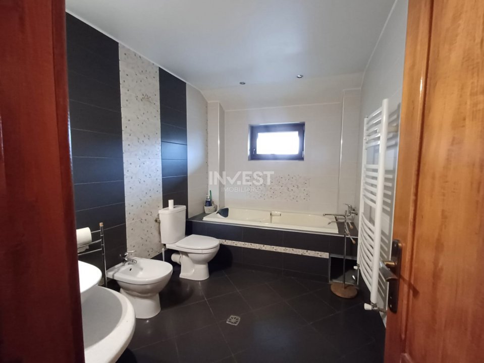 Vila cu  7 camere in Galata  cu toate utilitatile si  1200 mp de teren - 25