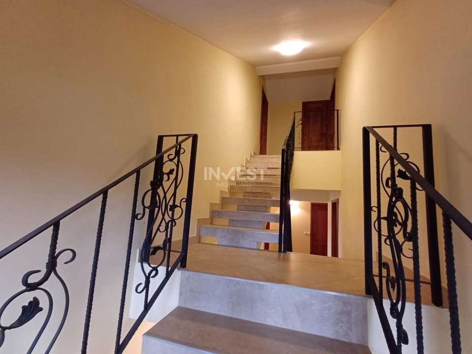 Vila cu  7 camere in Galata  cu toate utilitatile si  1200 mp de teren - 28