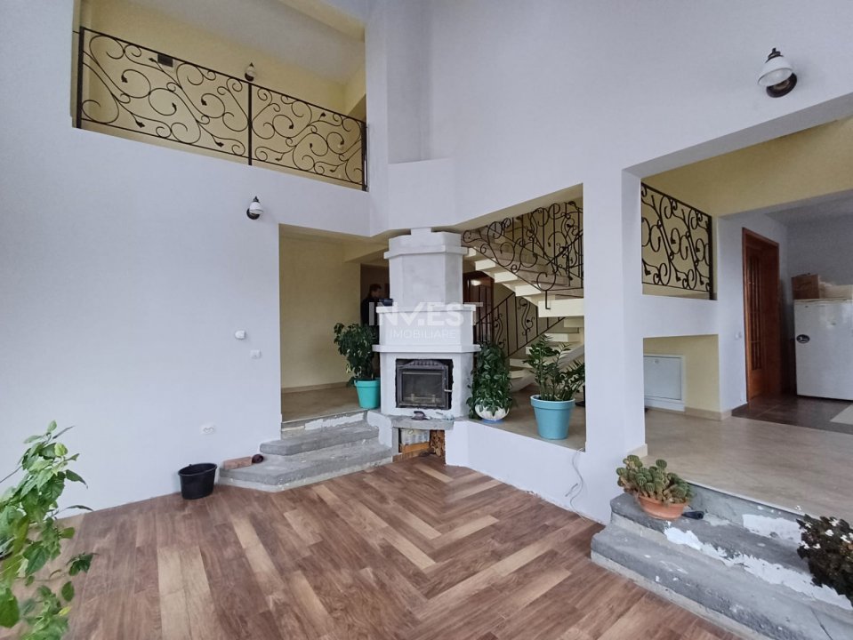 Vila cu  7 camere in Galata  cu toate utilitatile si  1200 mp de teren - 30