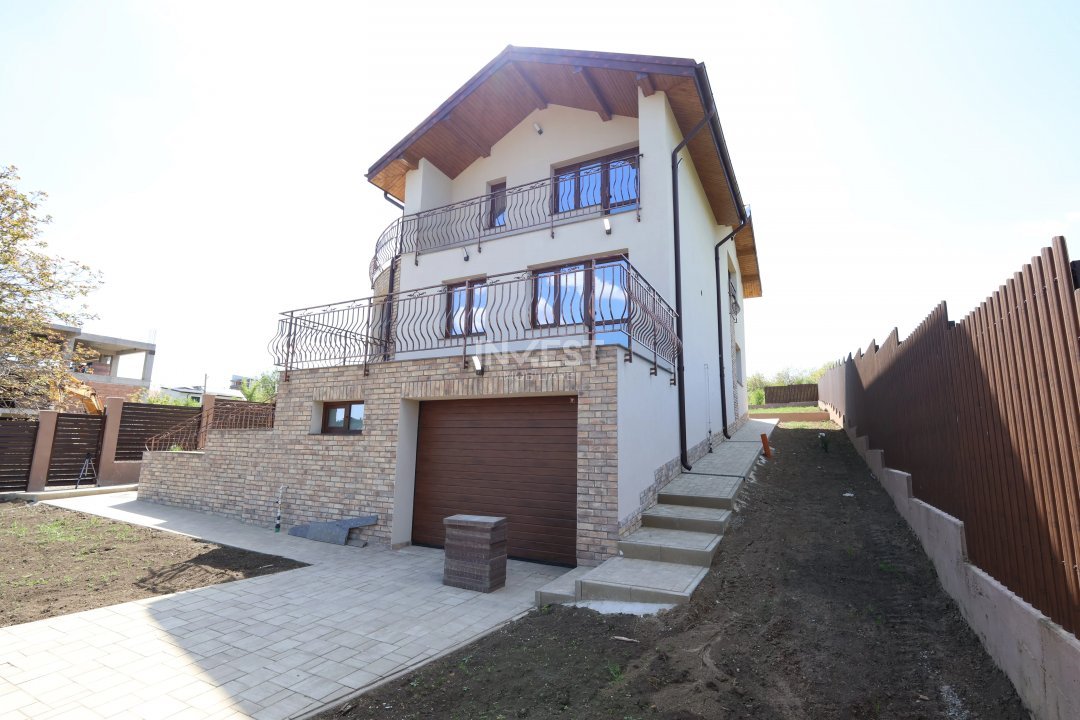 Vilă finalizată, disponibilă cu 600 sau 1000 mp teren, Rediu, IASI