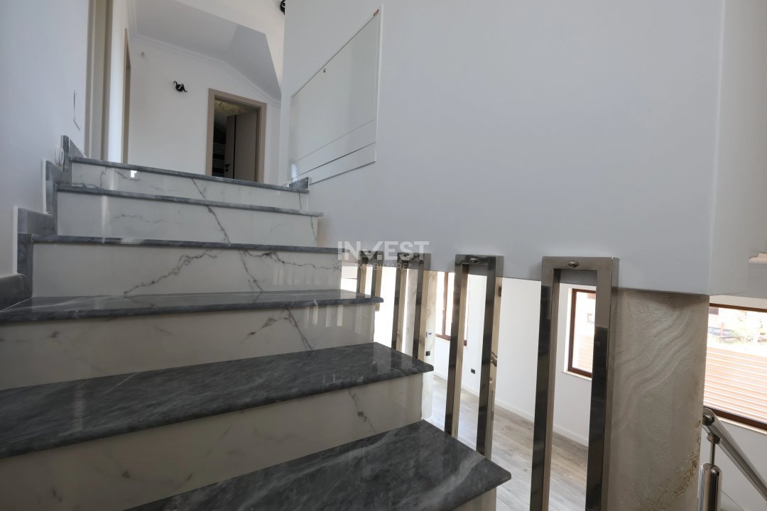 Vilă finalizată, disponibilă cu 600 sau 1000 mp teren, Rediu, IASI - 12