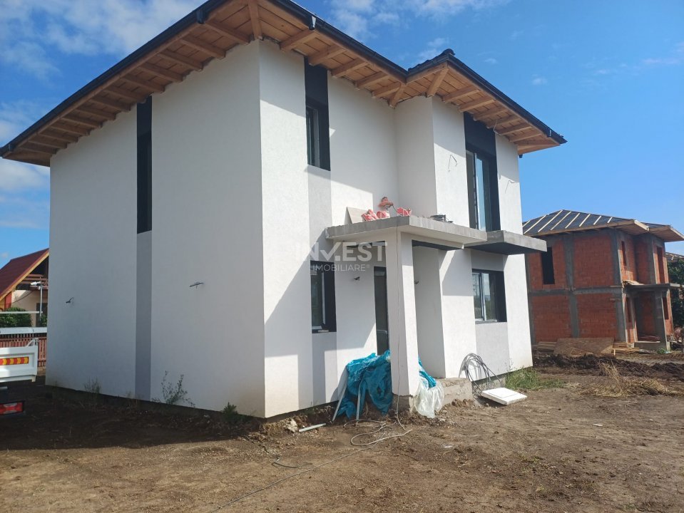 Casa cu 4 camere , priveliste panoramica Ciurbesti - 2