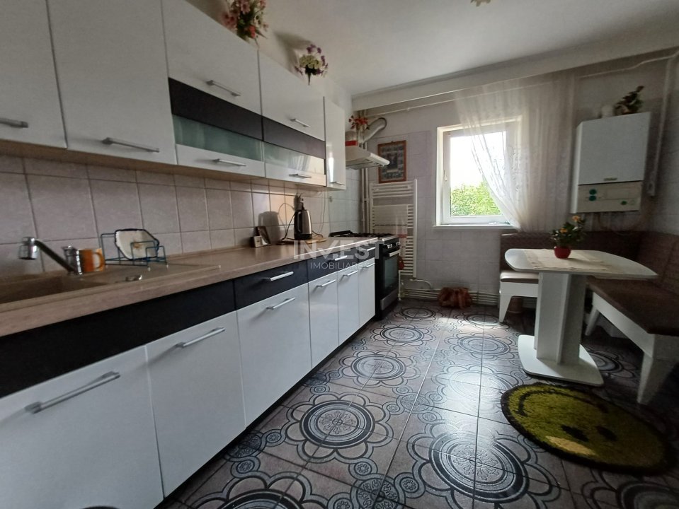 Apartament 4 camere decomandat, 80 mp, etaj 1/4– Frumoasa, 2 băi,  - 2