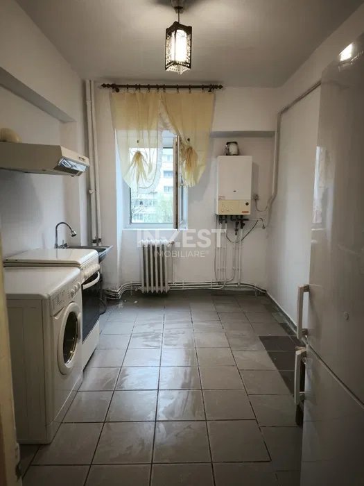 Apartament 2 camere, decomandat, Nicolina, etaj intermediar