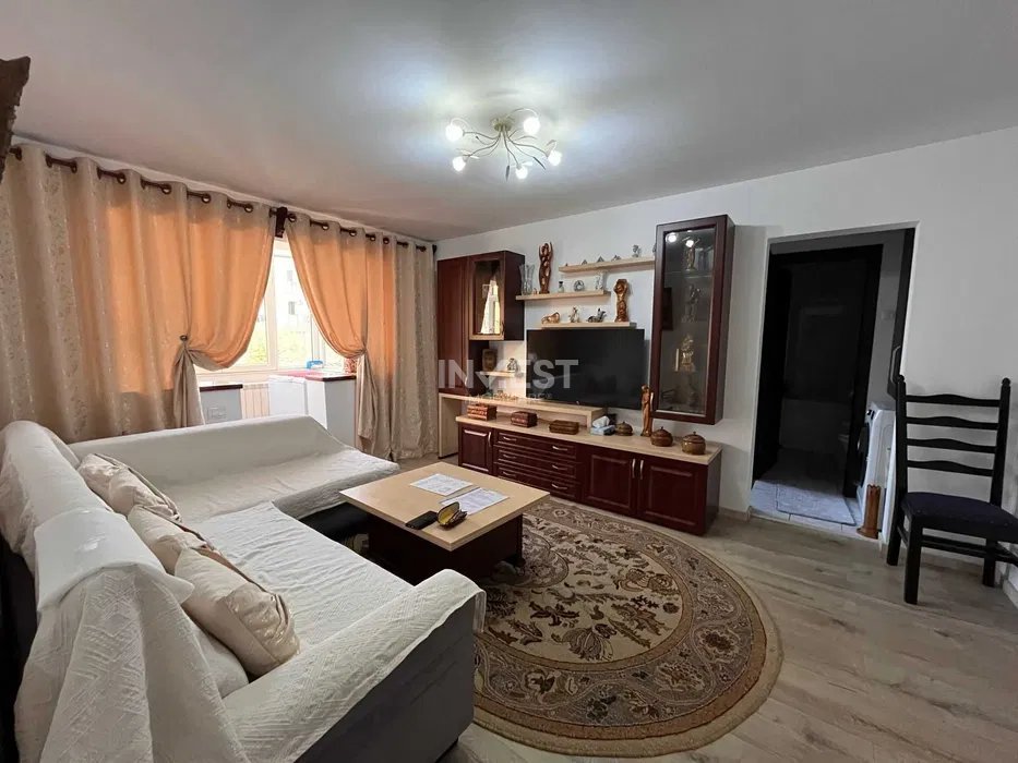 Zimbru- Apartament 3 camere mobilat, etajul 2 - 2