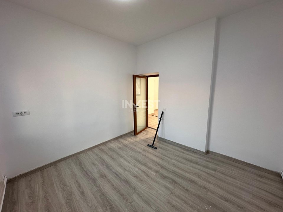 CENTRU- apartament 5 camere  etajul 1  - 8