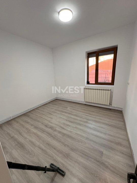CENTRU- apartament 5 camere  etajul 1  - 11