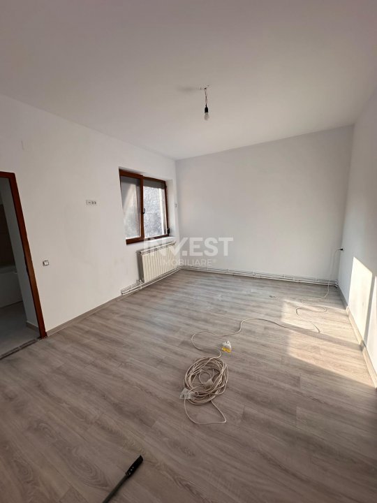 CENTRU- apartament 5 camere  etajul 1  - 12