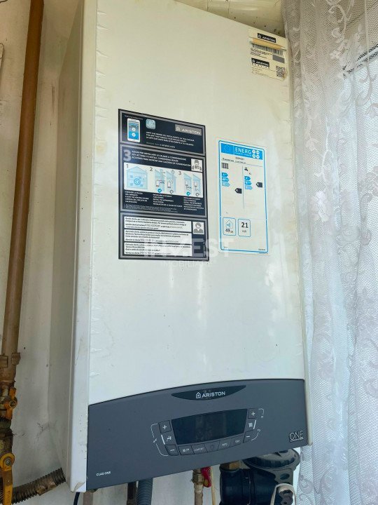 Apartament 3 camere decomandat-Pod de Fier-etaj 2 - 3