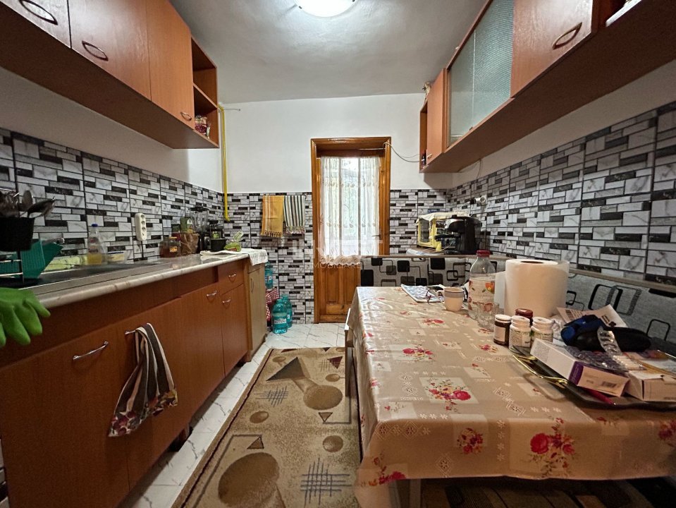 Apartament 2 camere, decomandat, Nicolina, etaj intermediar - 3