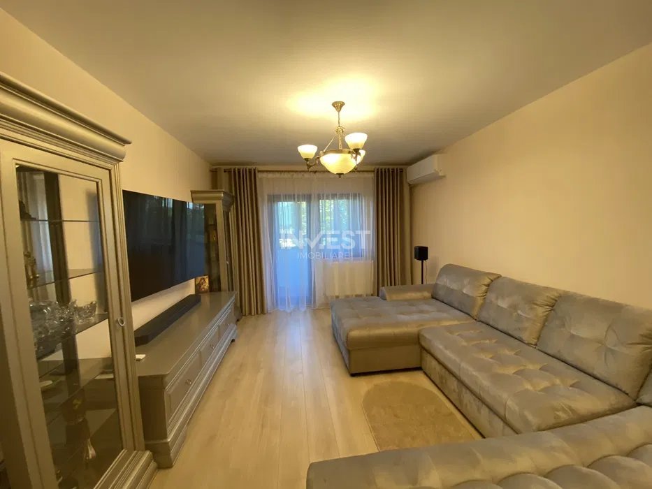 Apartament 2 camere, decomandat, Nicolina, etaj intermediar 3/4 - 2
