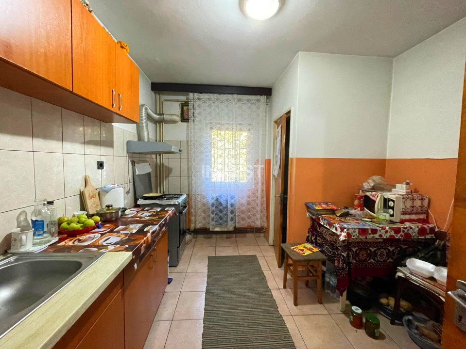Apartament 3 camere+boxa-bloc 1989-Centru-Targu Cucu - 2