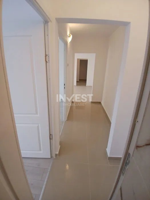 Apartament cu 3 camere de vanzare in zona Zimbru- Renovat  - 1