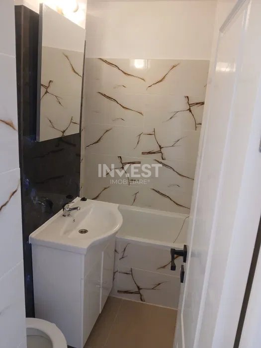 Apartament cu 3 camere de vanzare in zona Zimbru- Renovat  - 2