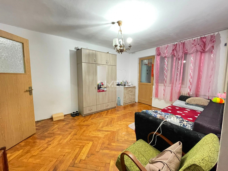 Apartament 2 camere-Podu Ros-Piata Nicolina-etaj intermediar - 1
