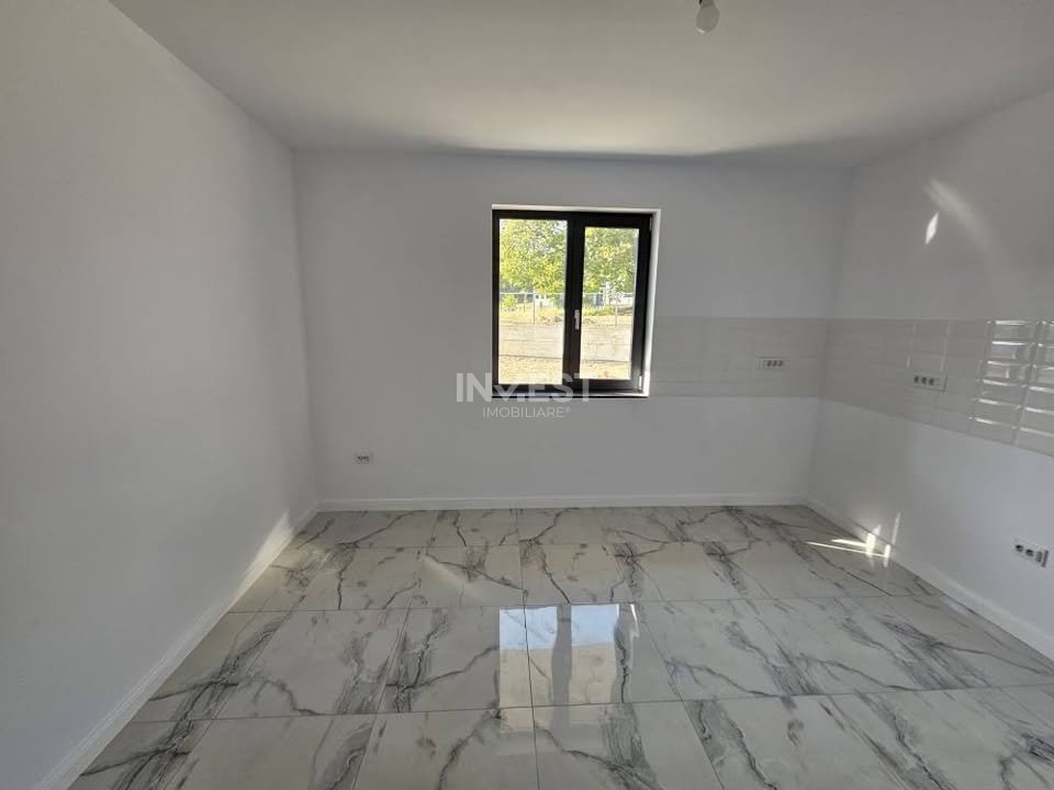 CASA INDIVIDUALA .4 CAMERE, 480 MP TEREN,  1km de Family Market Miroslava - 3