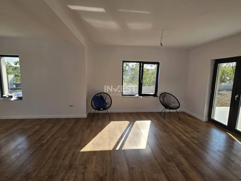 CASA INDIVIDUALA .4 CAMERE, 480 MP TEREN,  1km de Family Market Miroslava - 10