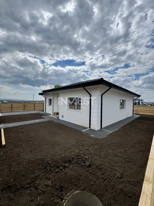 Casa cu 4 camere , Valea Ursului-Vorovesti , pozitie buna - 2