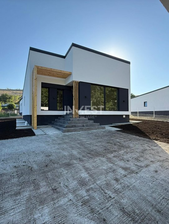 CASA INDIVIDUALA, 4 CAMERE, 2 BAI , 540 mp teren, MIROSLAVA-VALEA URSULUI - 1