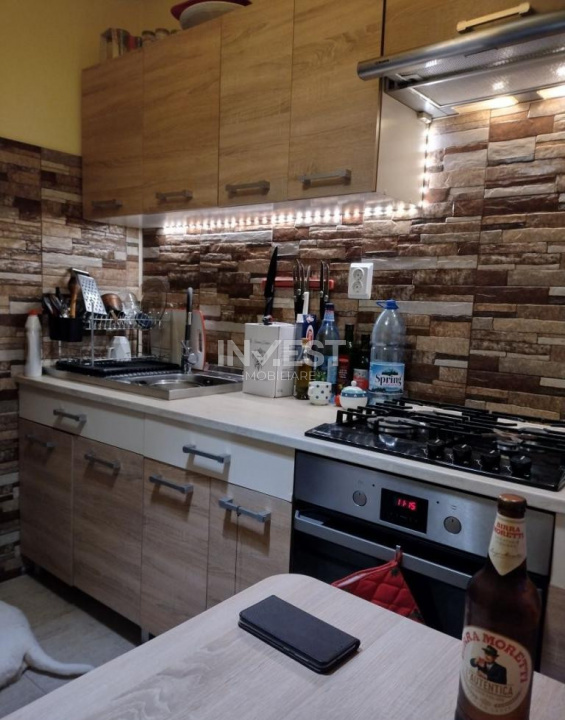 DE VANZARE-APARTAMENT 4 CAMERE-ALEXANDRU CEL BUN - 1