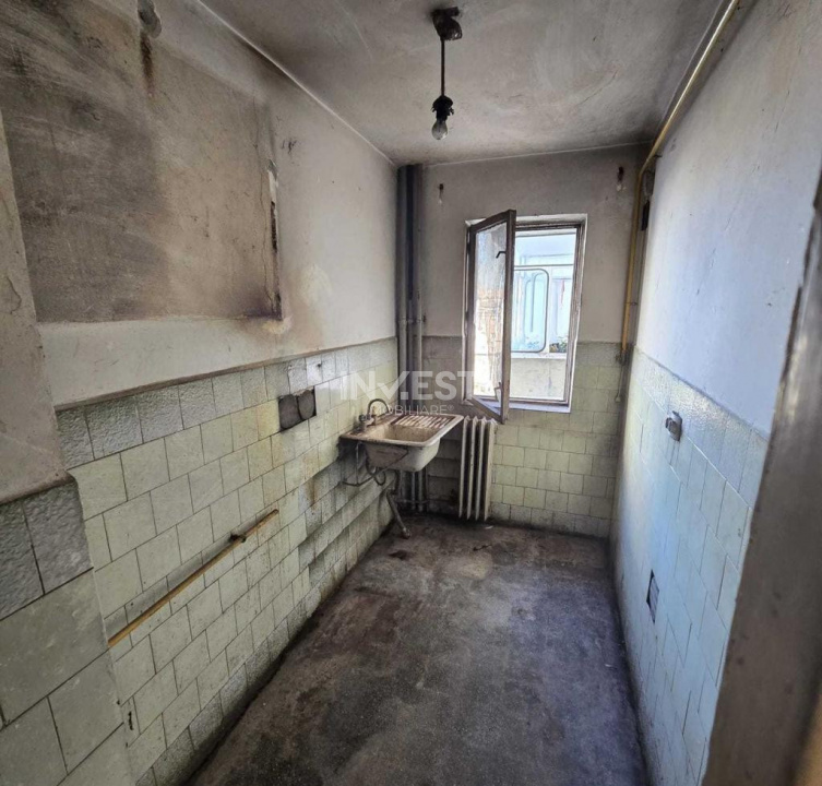 DE VANZARE-APARTAMENT 2 CAMERE-DECOMANDAT-MIRCEA CEL BATRAN - 1